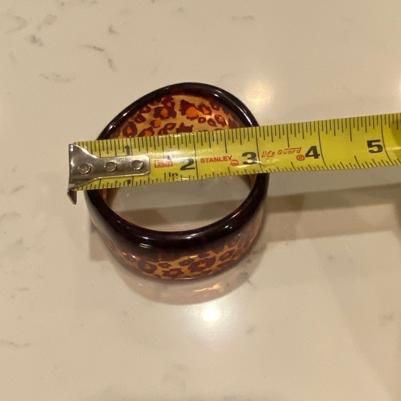 Vintage Leopard Print Asymmetrical Plastic Lucite Wide Chunky Bangle - Picture 9 of 10